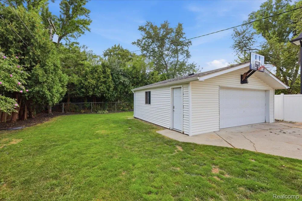 1872 Banbury Street Birmingham City, MI 48009