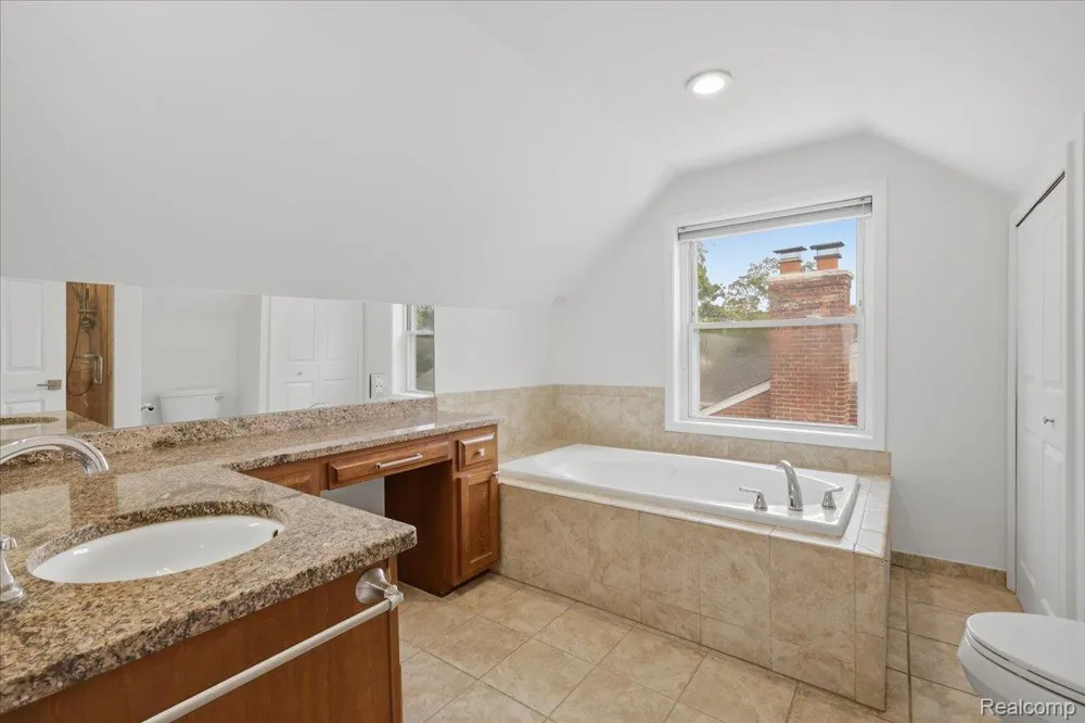 1872 Banbury Street Birmingham City, MI 48009