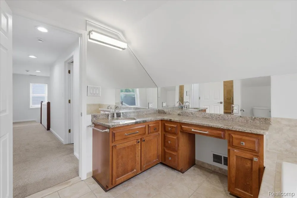 1872 Banbury Street Birmingham City, MI 48009