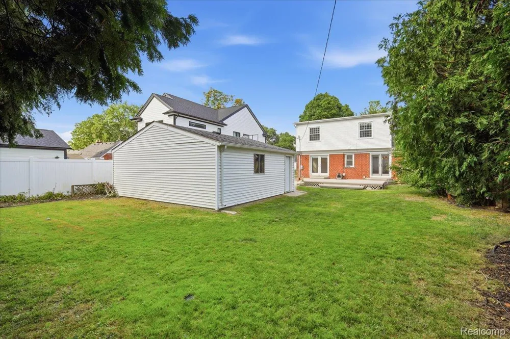 1872 Banbury Street Birmingham City, MI 48009