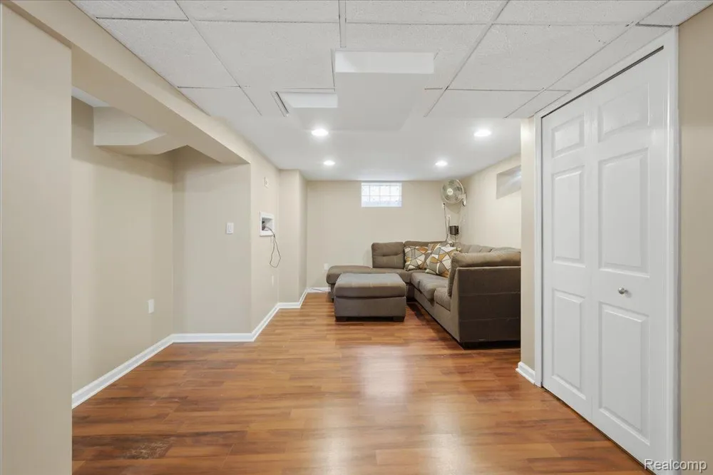 1872 Banbury Street Birmingham City, MI 48009