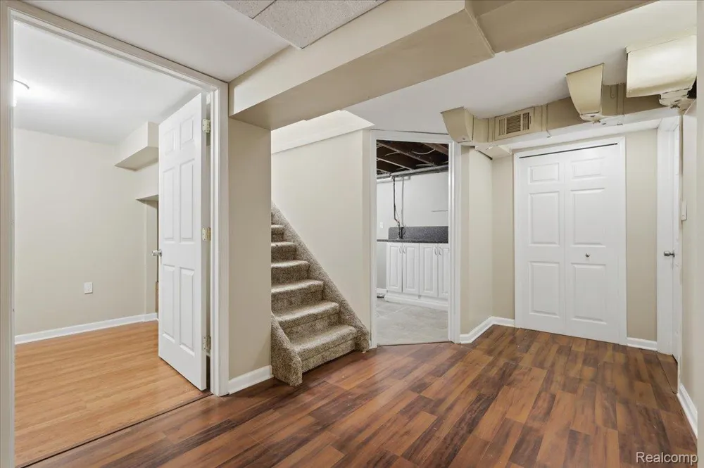 1872 Banbury Street Birmingham City, MI 48009