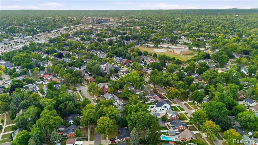1872 Banbury Street Birmingham City, MI 48009