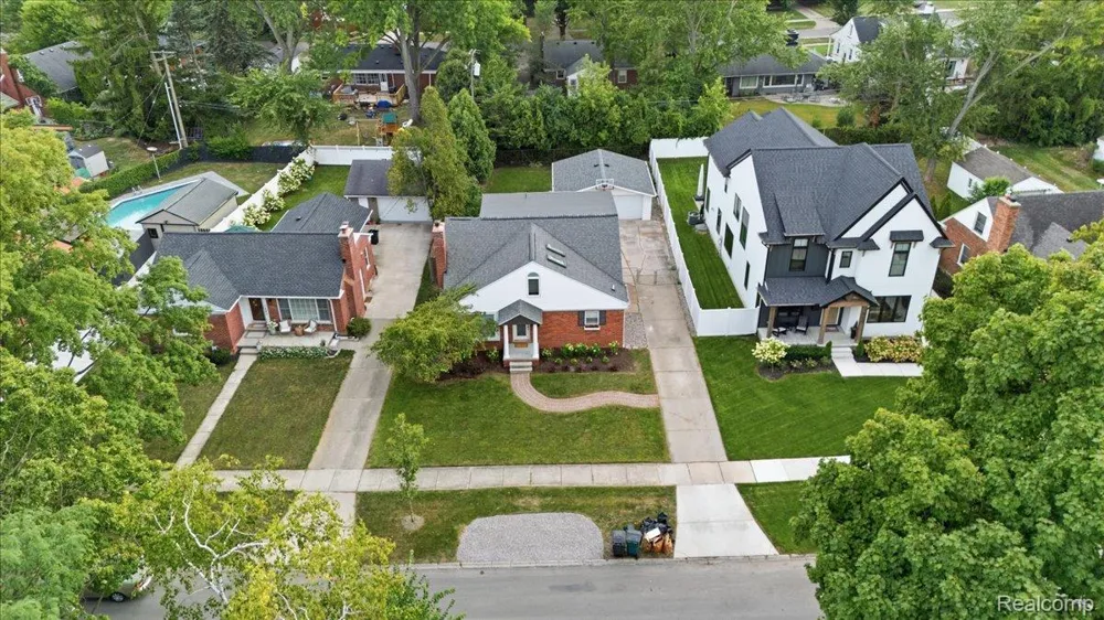 1872 Banbury Street Birmingham City, MI 48009