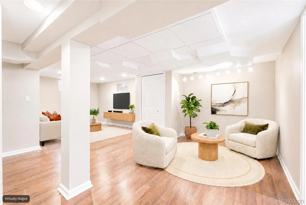1872 Banbury Street Birmingham City, MI 48009