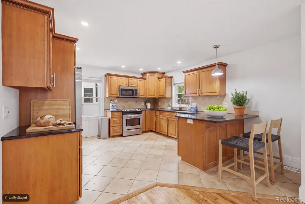 1872 Banbury Street Birmingham City, MI 48009