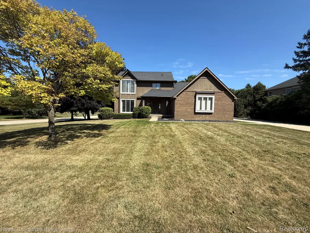 6404 Denton Drive Troy City, MI 48098