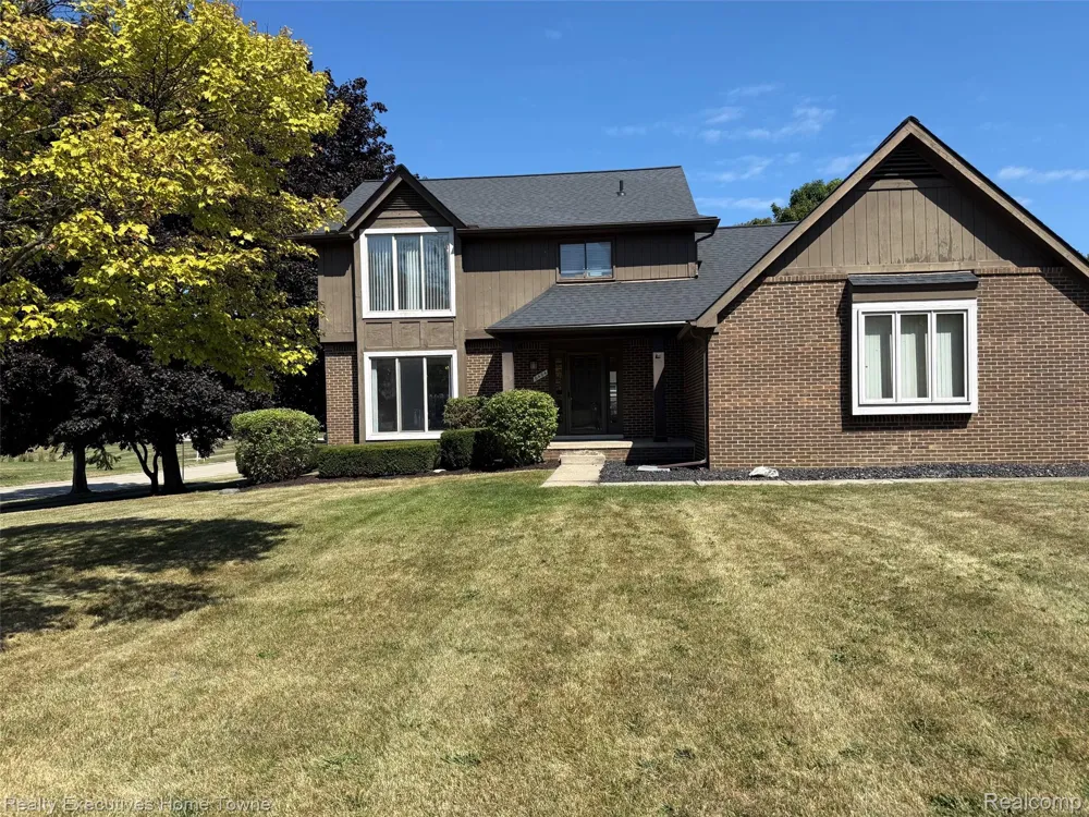 6404 Denton Drive Troy City, MI 48098