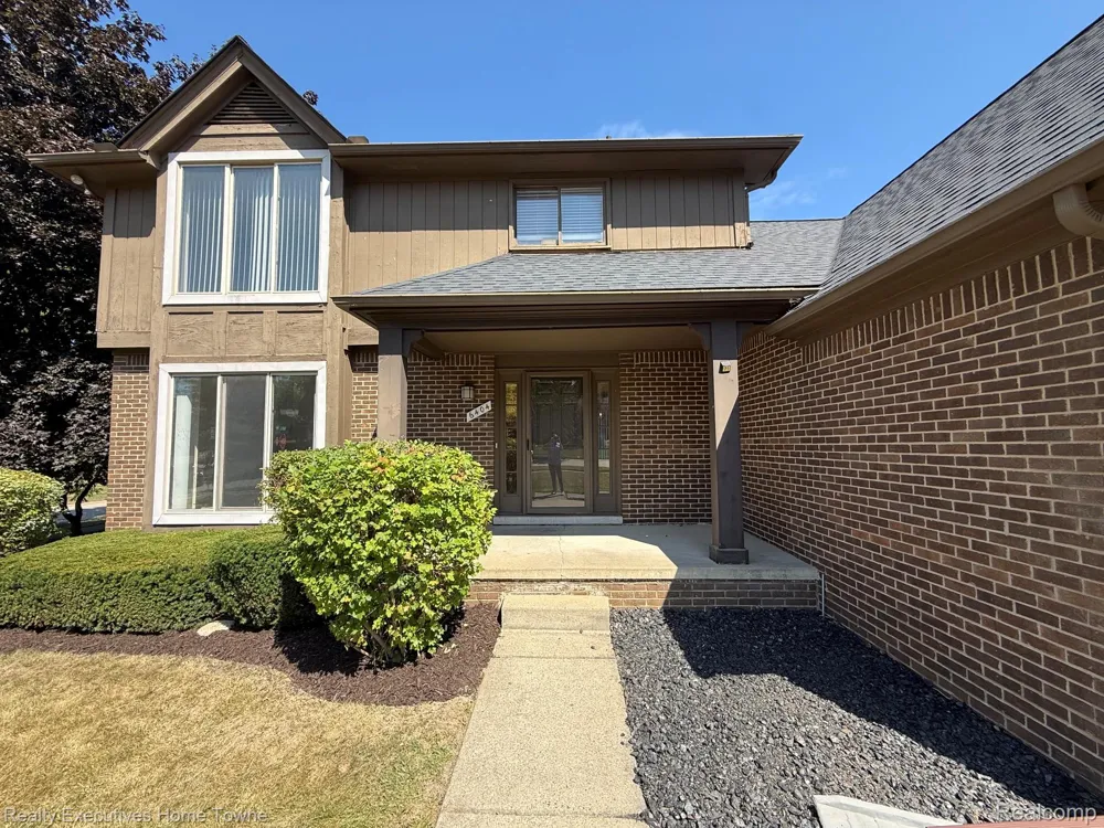 6404 Denton Drive Troy City, MI 48098