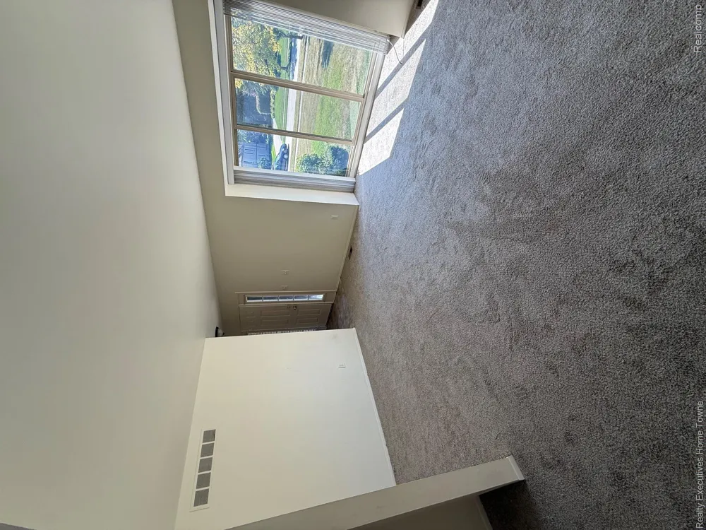 6404 Denton Drive Troy City, MI 48098