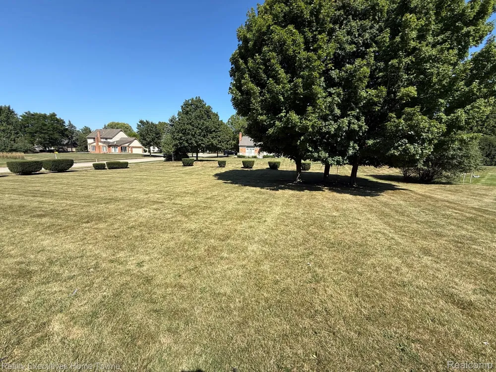 6404 Denton Drive Troy City, MI 48098