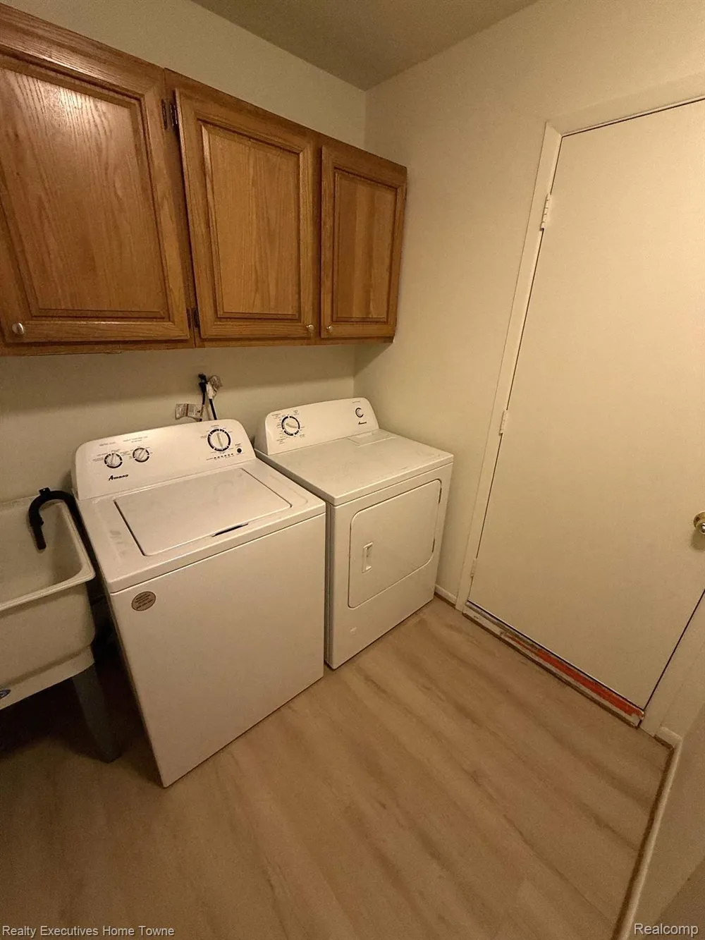 6404 Denton Drive Troy City, MI 48098