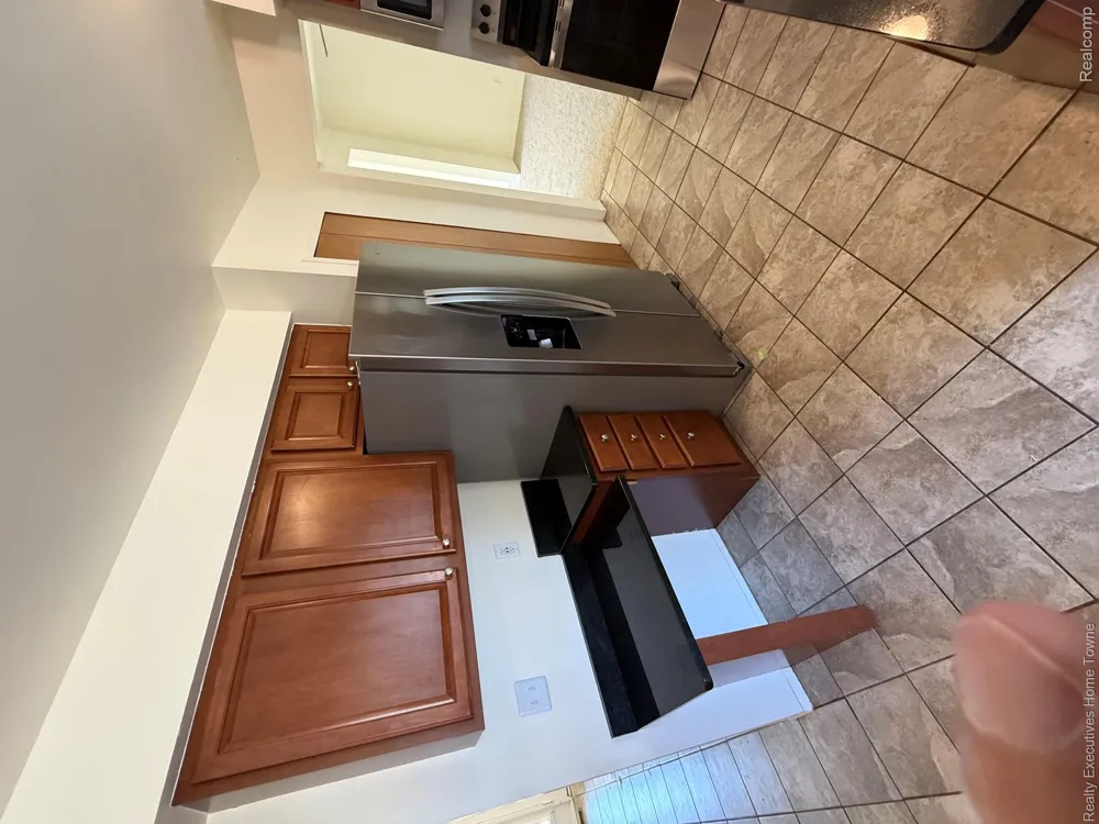 6404 Denton Drive Troy City, MI 48098