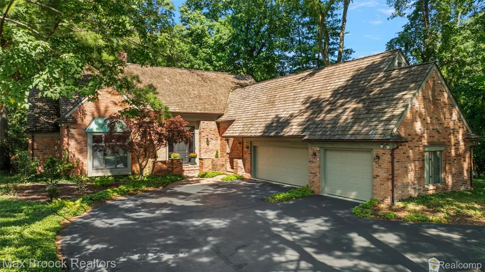 3546 Bloomfield Club Drive Bloomfield Charter Township, MI 48301