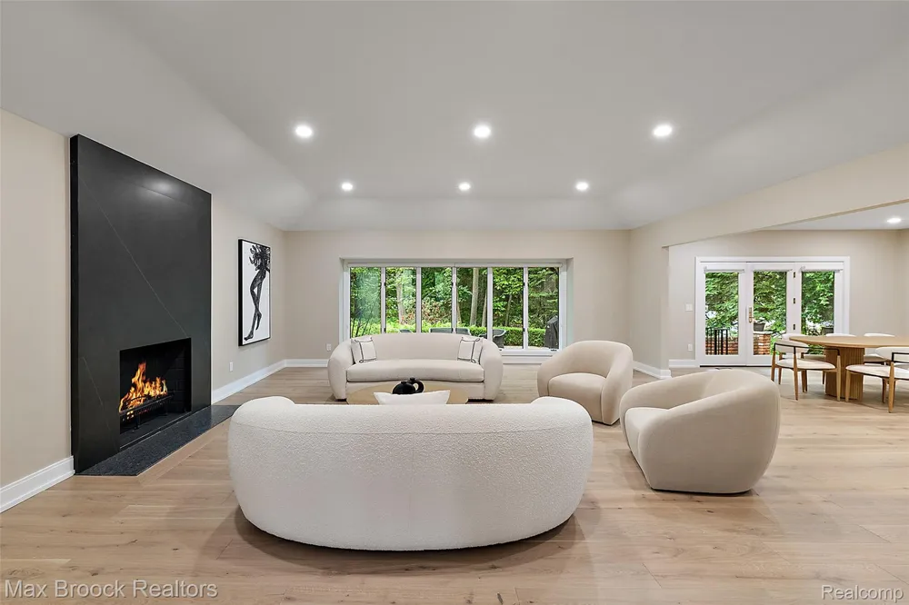 3546 Bloomfield Club Drive Bloomfield Charter Township, MI 48301