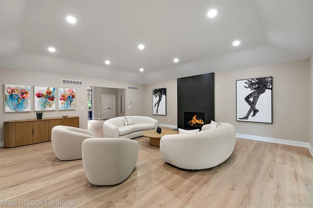 3546 Bloomfield Club Drive Bloomfield Charter Township, MI 48301