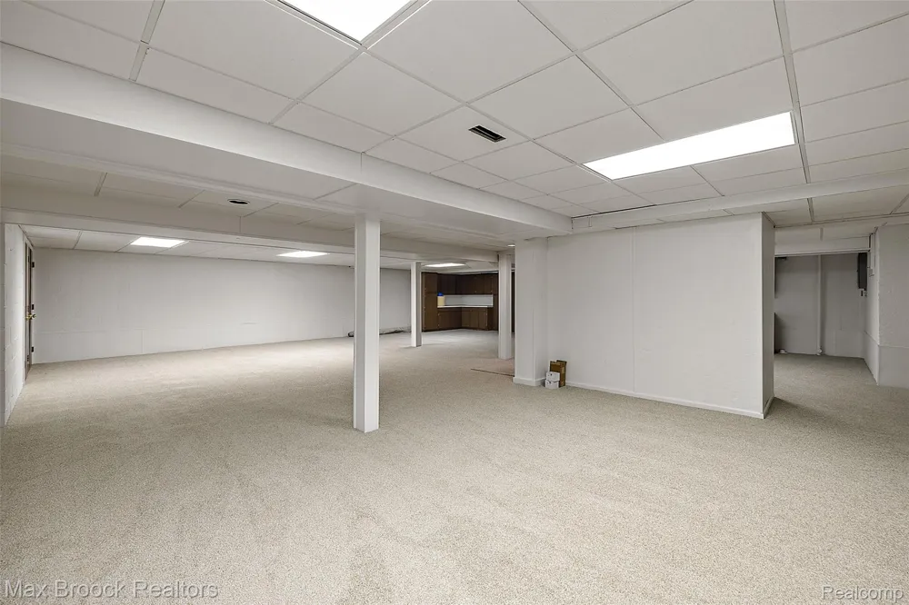 3546 Bloomfield Club Drive Bloomfield Charter Township, MI 48301
