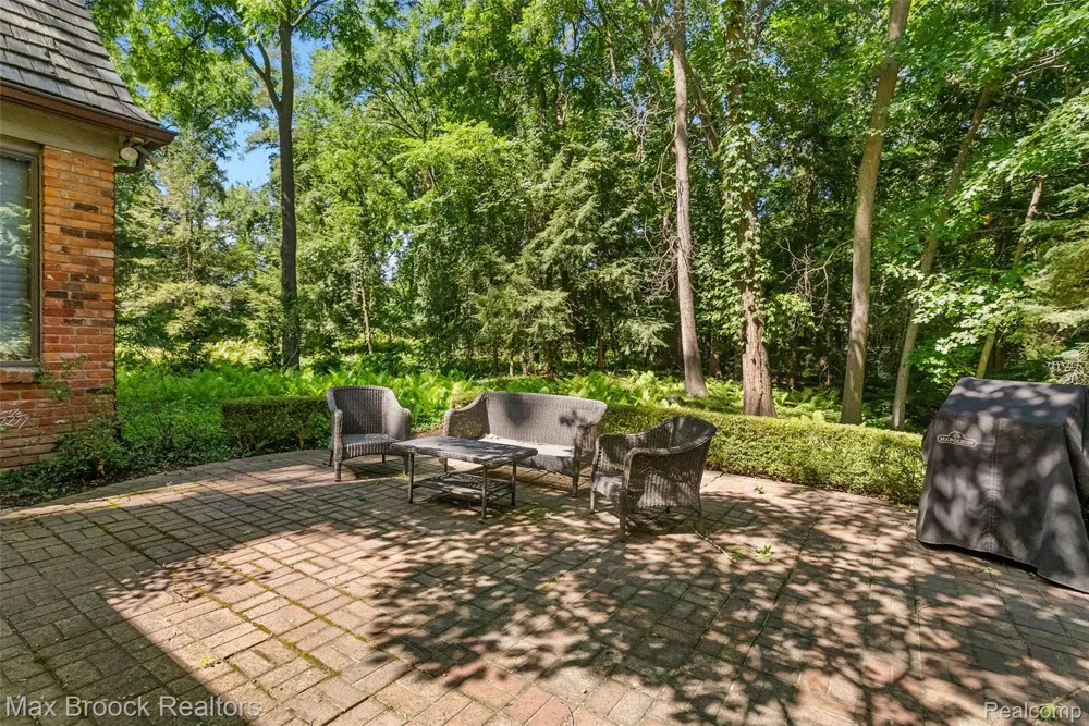 3546 Bloomfield Club Drive Bloomfield Charter Township, MI 48301