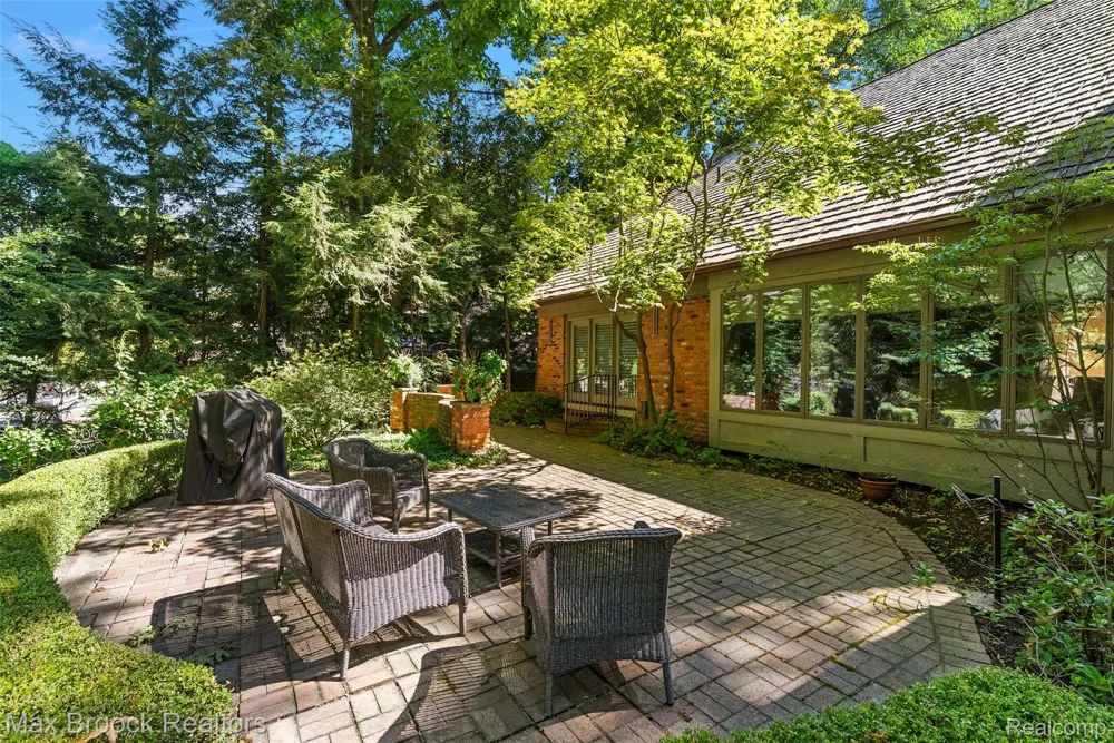 3546 Bloomfield Club Drive Bloomfield Charter Township, MI 48301