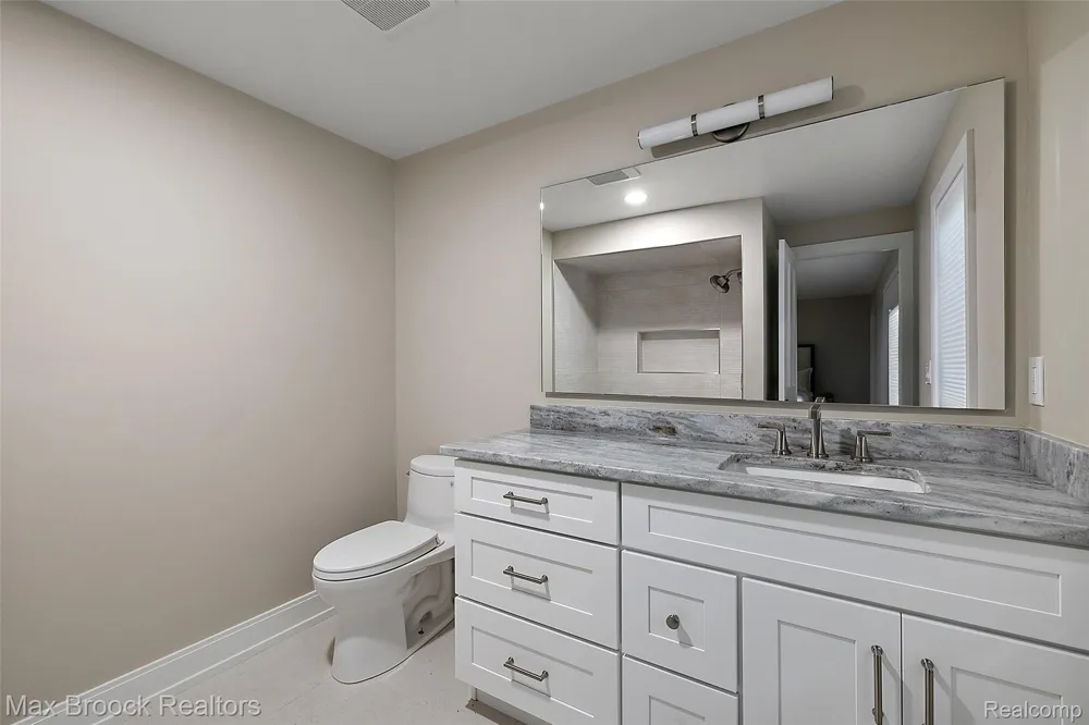 3546 Bloomfield Club Drive Bloomfield Charter Township, MI 48301