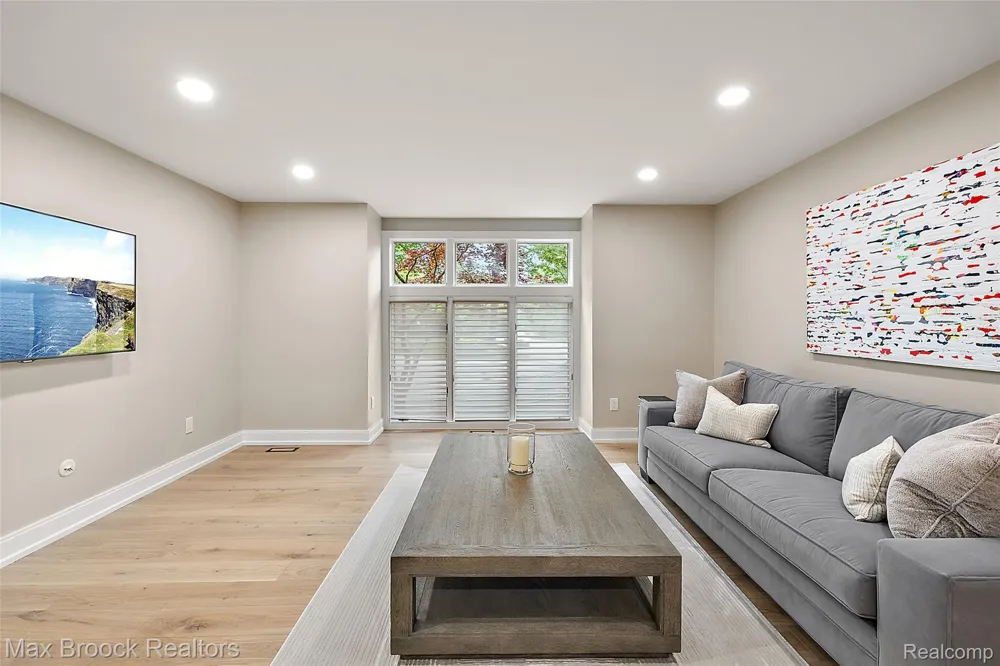 3546 Bloomfield Club Drive Bloomfield Charter Township, MI 48301