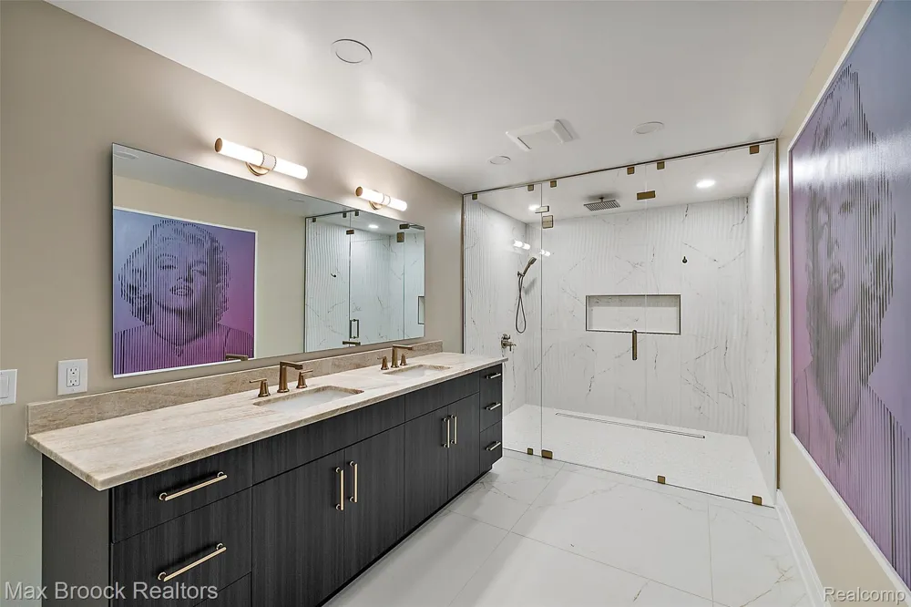 3546 Bloomfield Club Drive Bloomfield Charter Township, MI 48301