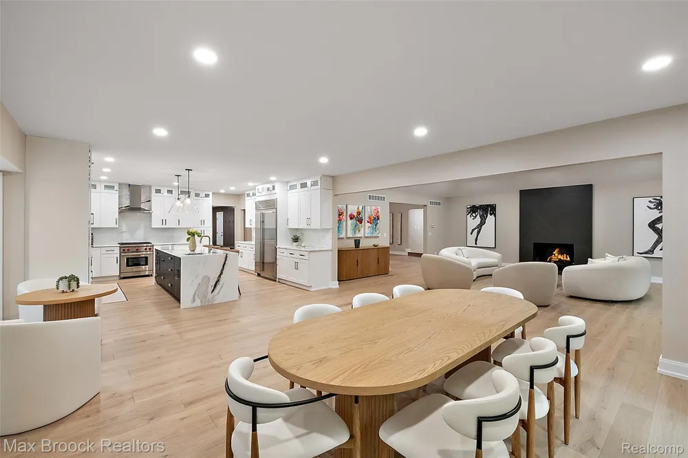 3546 Bloomfield Club Drive Bloomfield Charter Township, MI 48301