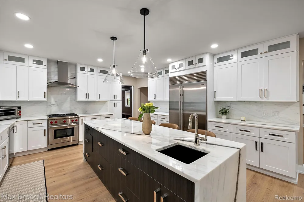 3546 Bloomfield Club Drive Bloomfield Charter Township, MI 48301