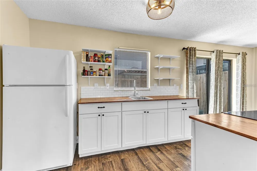 1631 LITTLE FALLS CIRCLE #92 Orlando, FL 32807