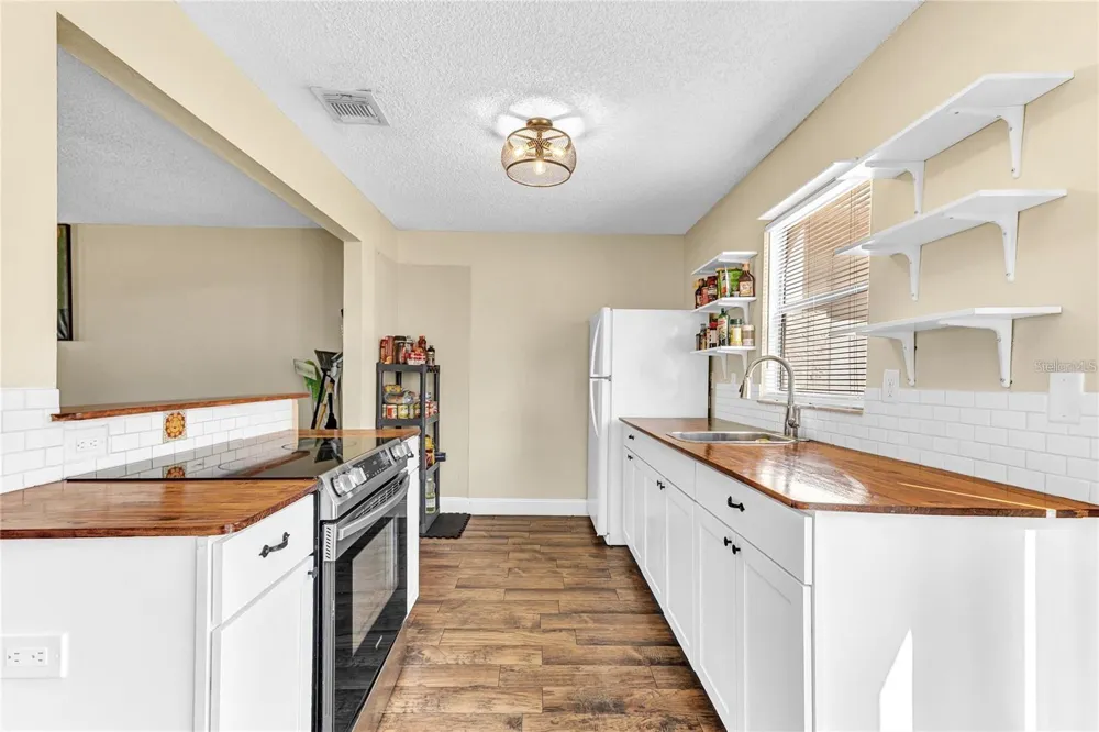 1631 LITTLE FALLS CIRCLE #92 Orlando, FL 32807
