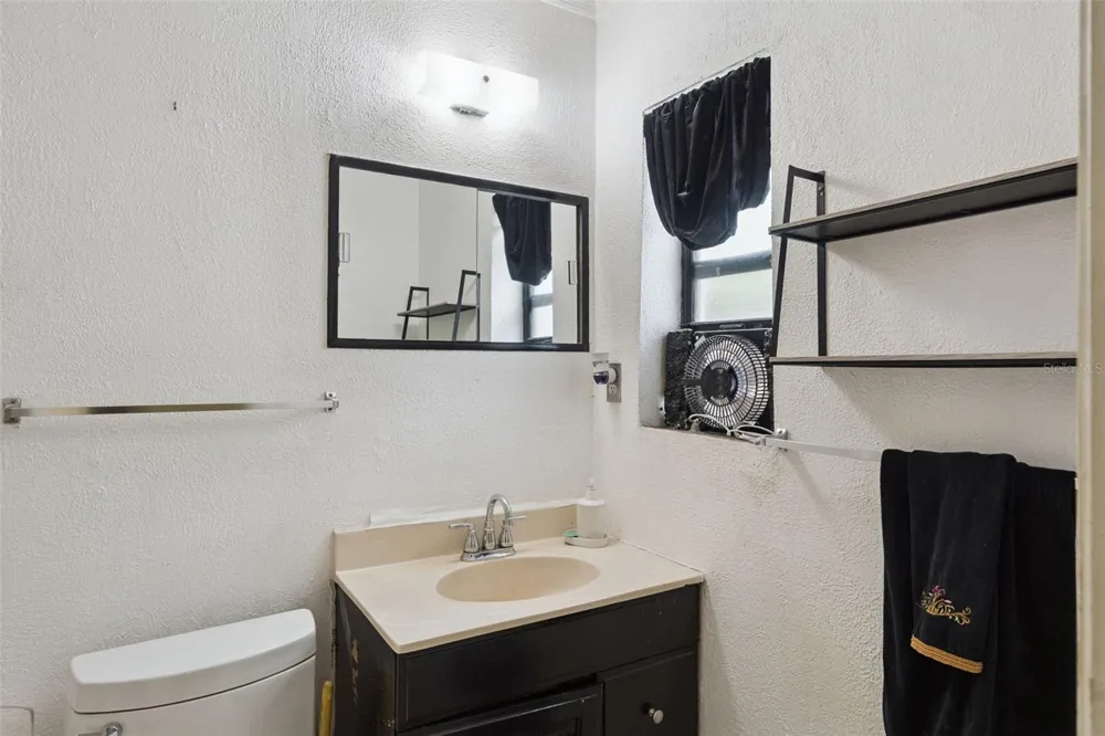 2015 TAYLOR AVENUE Winter Park, FL 32792