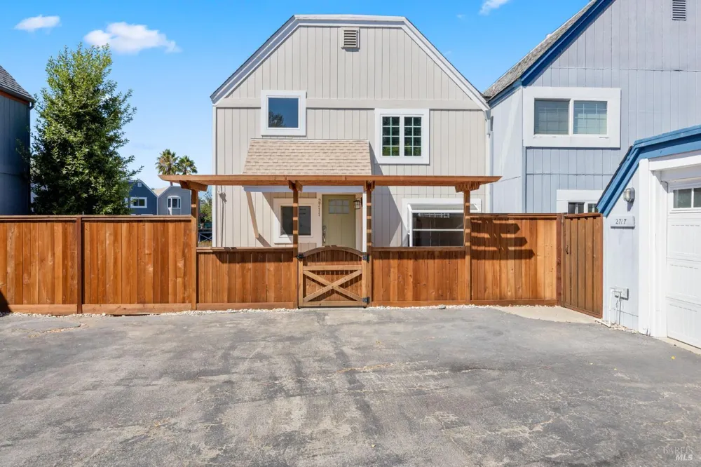 2711 Topaz Drive Novato, CA 94945
