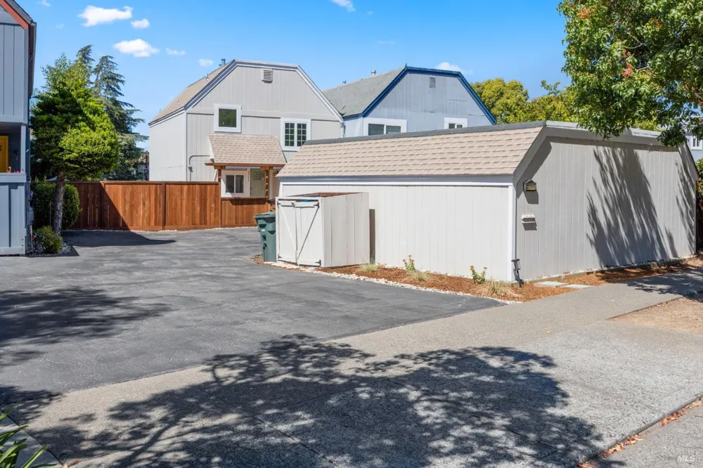 2711 Topaz Drive Novato, CA 94945