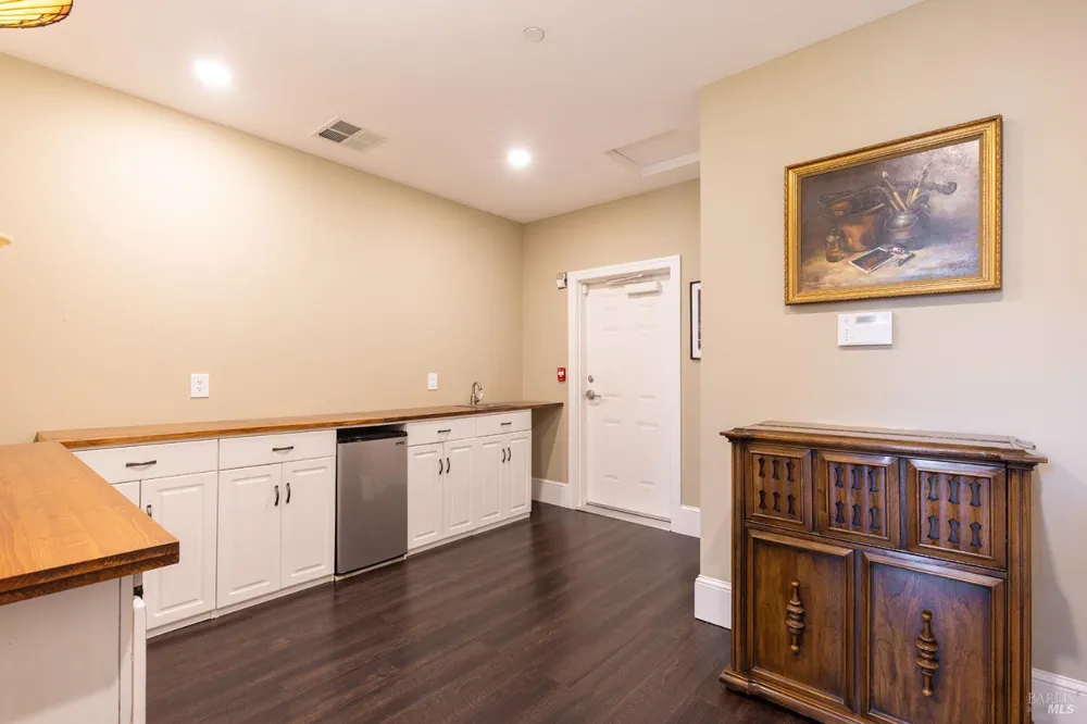 160 Johnson Street Windsor, CA 95492