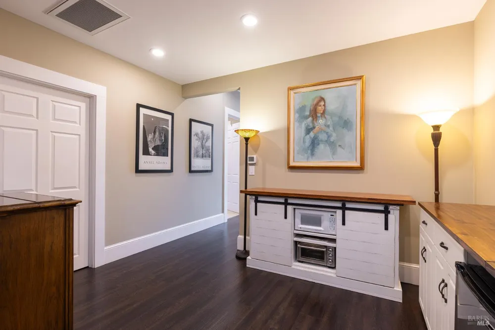 160 Johnson Street Windsor, CA 95492