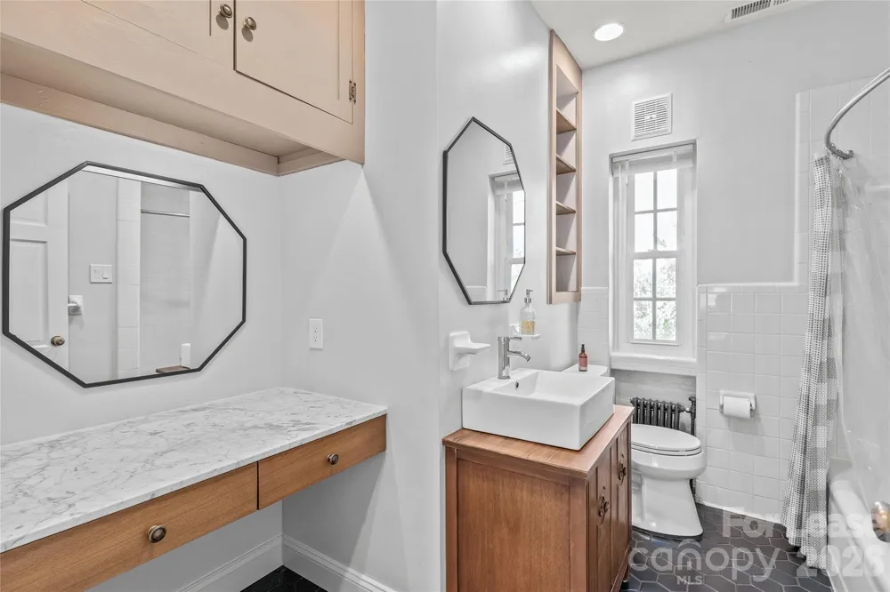 920 Monticello Terrace #305 Charlotte, NC 28204