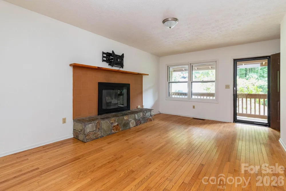 404 Buck Cove Terrace Asheville, NC 28805