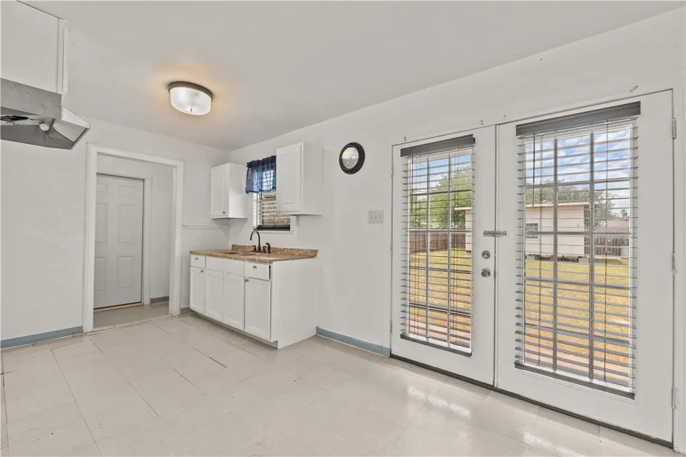 1208 W 2nd Street Alice, TX 78332