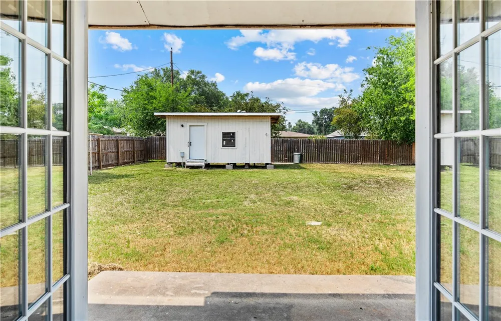 1208 W 2nd Street Alice, TX 78332