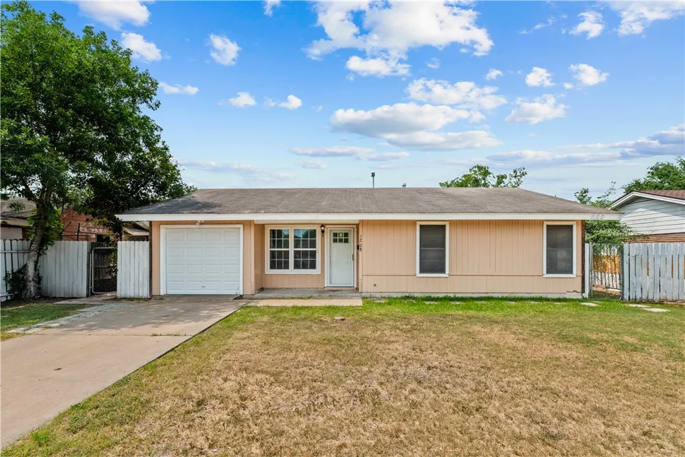 1208 W 2nd Street Alice, TX 78332