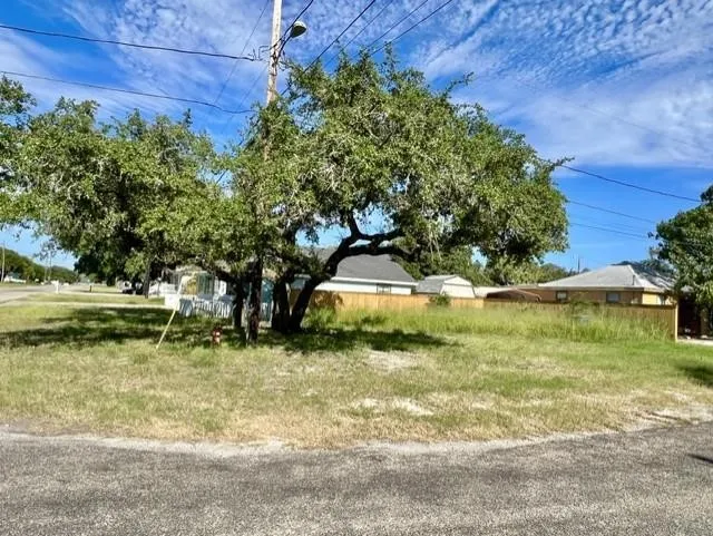 618 Moline Street Rockport, TX 78382
