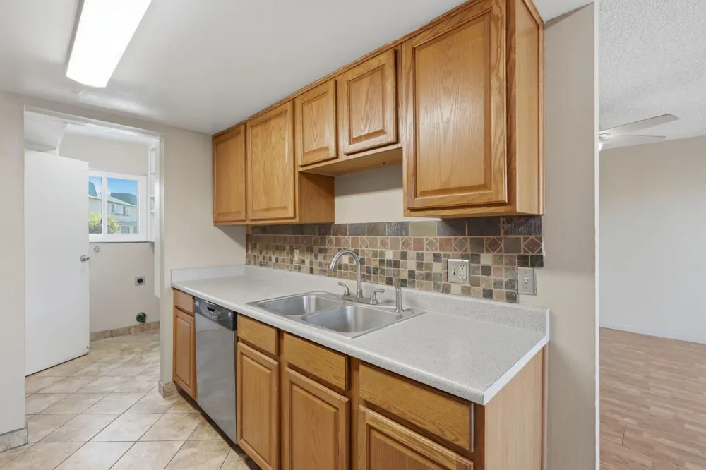 4929 Winery Circle #114 Fresno, CA 93726