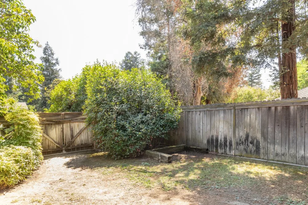 2038 Rall Avenue Clovis, CA 93611
