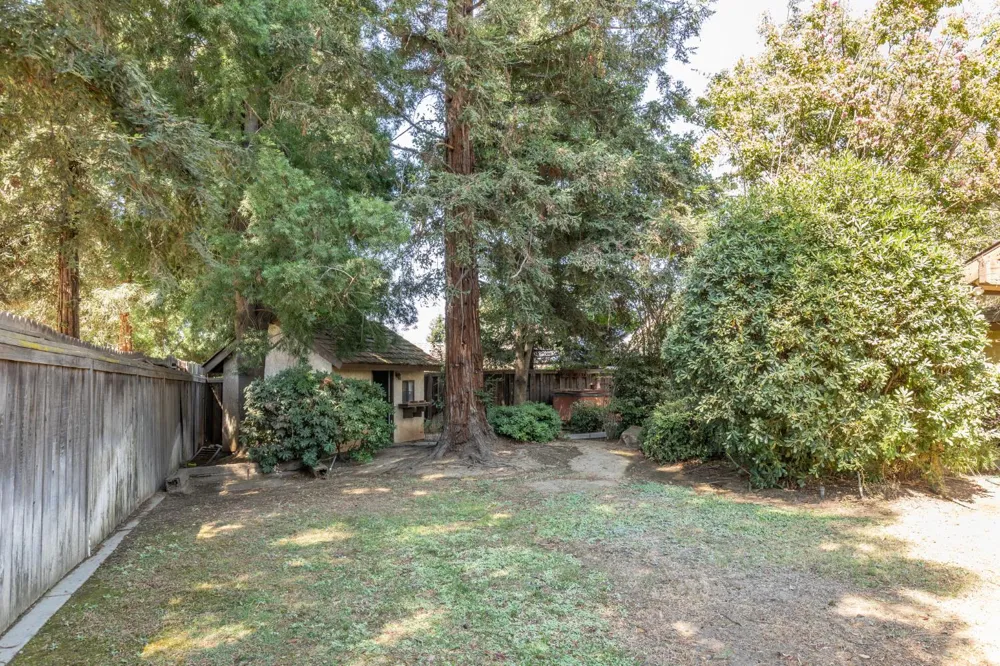 2038 Rall Avenue Clovis, CA 93611