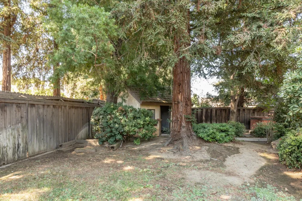 2038 Rall Avenue Clovis, CA 93611
