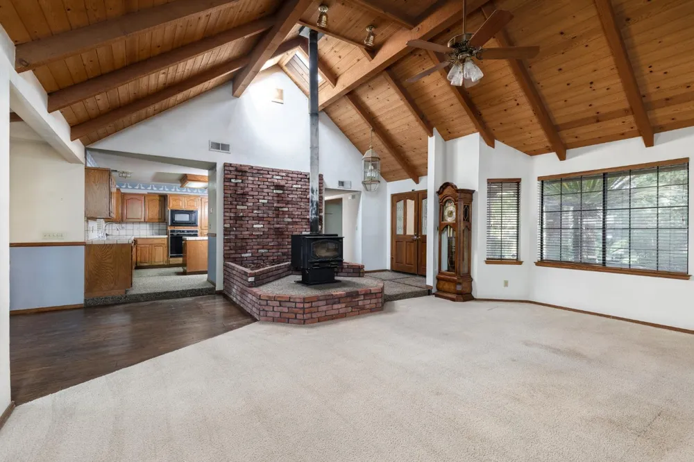 2038 Rall Avenue Clovis, CA 93611