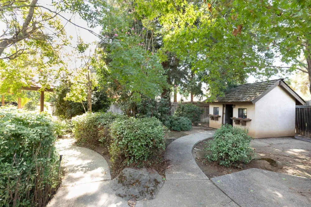 2038 Rall Avenue Clovis, CA 93611