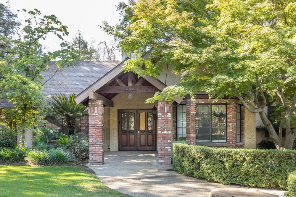 2038 Rall Avenue Clovis, CA 93611