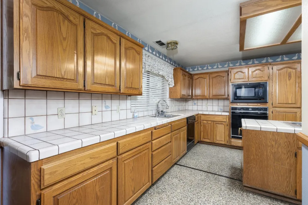 2038 Rall Avenue Clovis, CA 93611