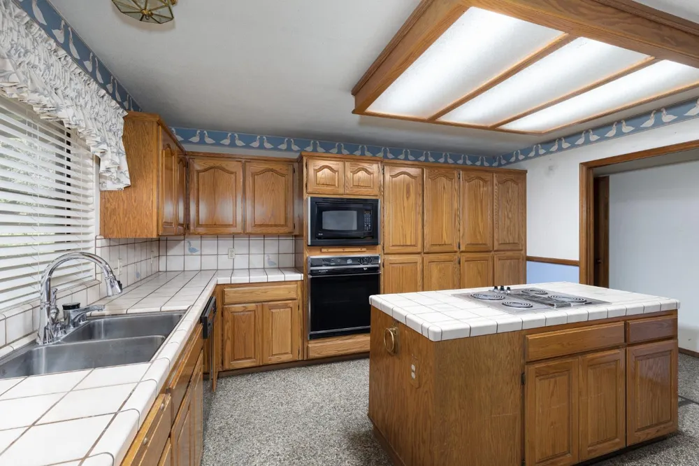 2038 Rall Avenue Clovis, CA 93611